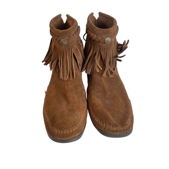 Minnetonka Double Fringe Side Zip Suede Brown Flat Soled Ankle Boot 2360011 - Picture 5 of 13